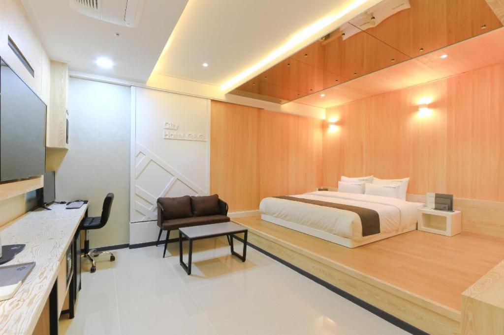 City Hotel G&G Busan Bagian luar foto