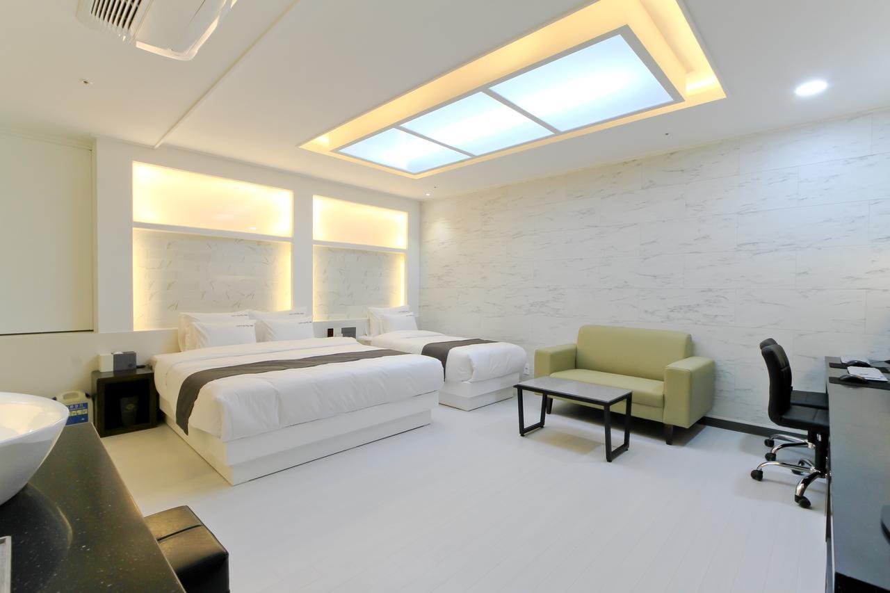 City Hotel G&G Busan Bagian luar foto