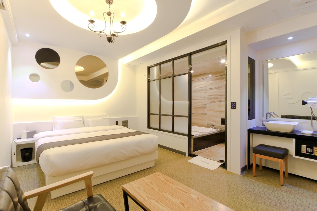 City Hotel G&G Busan Bagian luar foto