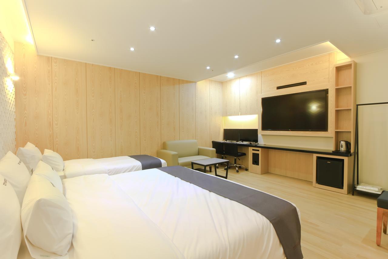 City Hotel G&G Busan Bagian luar foto