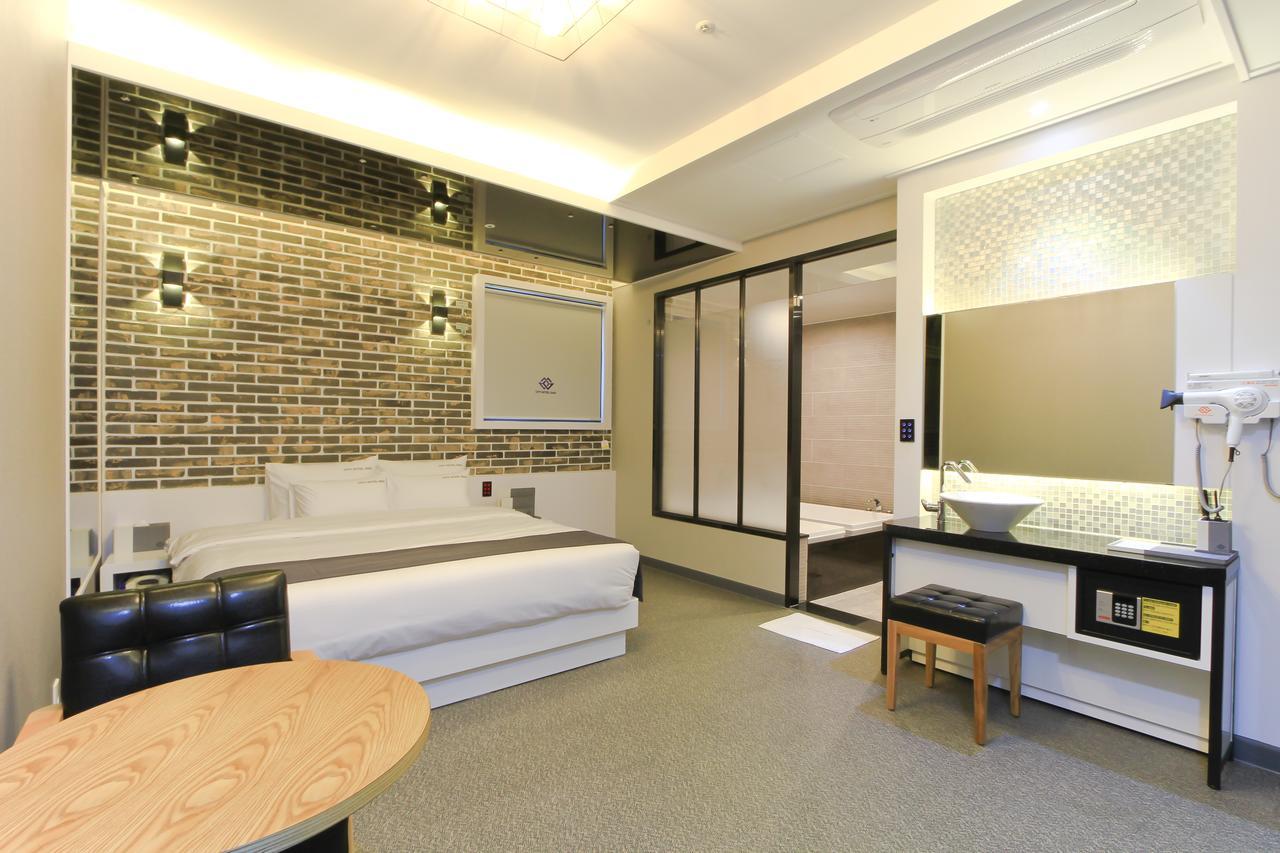 City Hotel G&G Busan Bagian luar foto