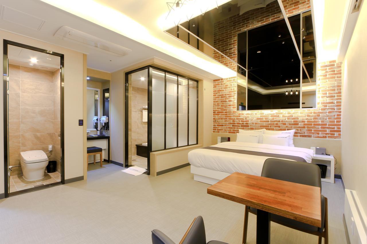 City Hotel G&G Busan Bagian luar foto