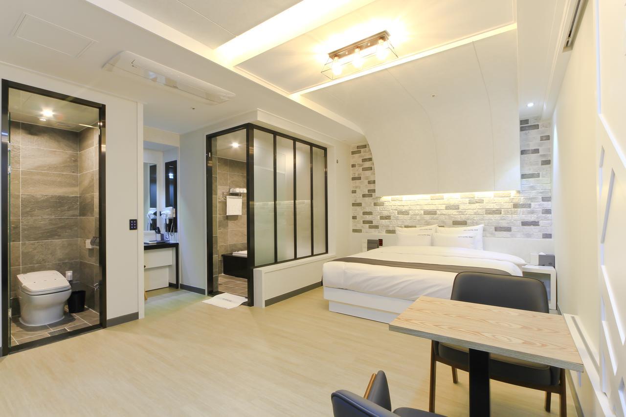 City Hotel G&G Busan Bagian luar foto