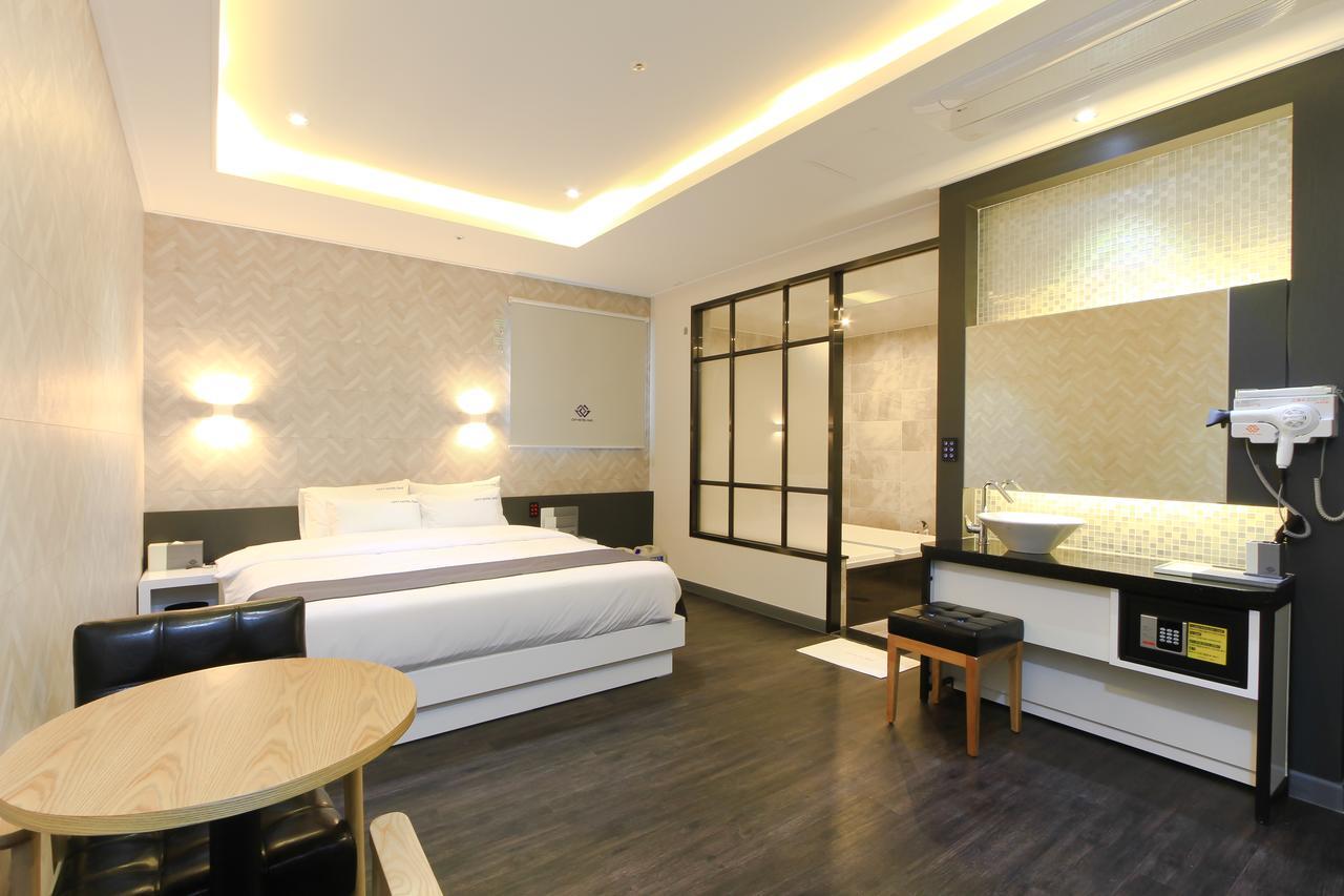 City Hotel G&G Busan Bagian luar foto
