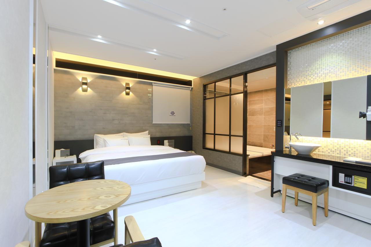 City Hotel G&G Busan Bagian luar foto