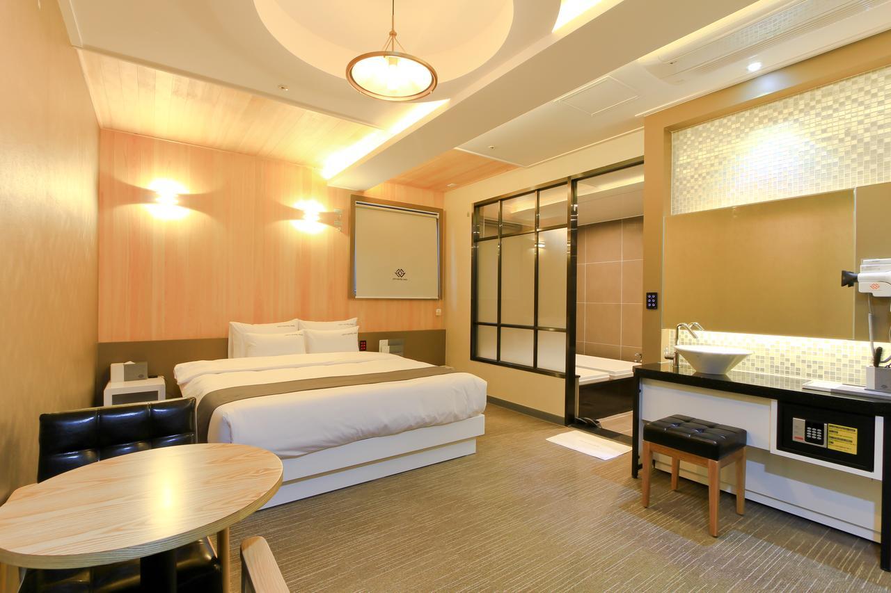 City Hotel G&G Busan Bagian luar foto