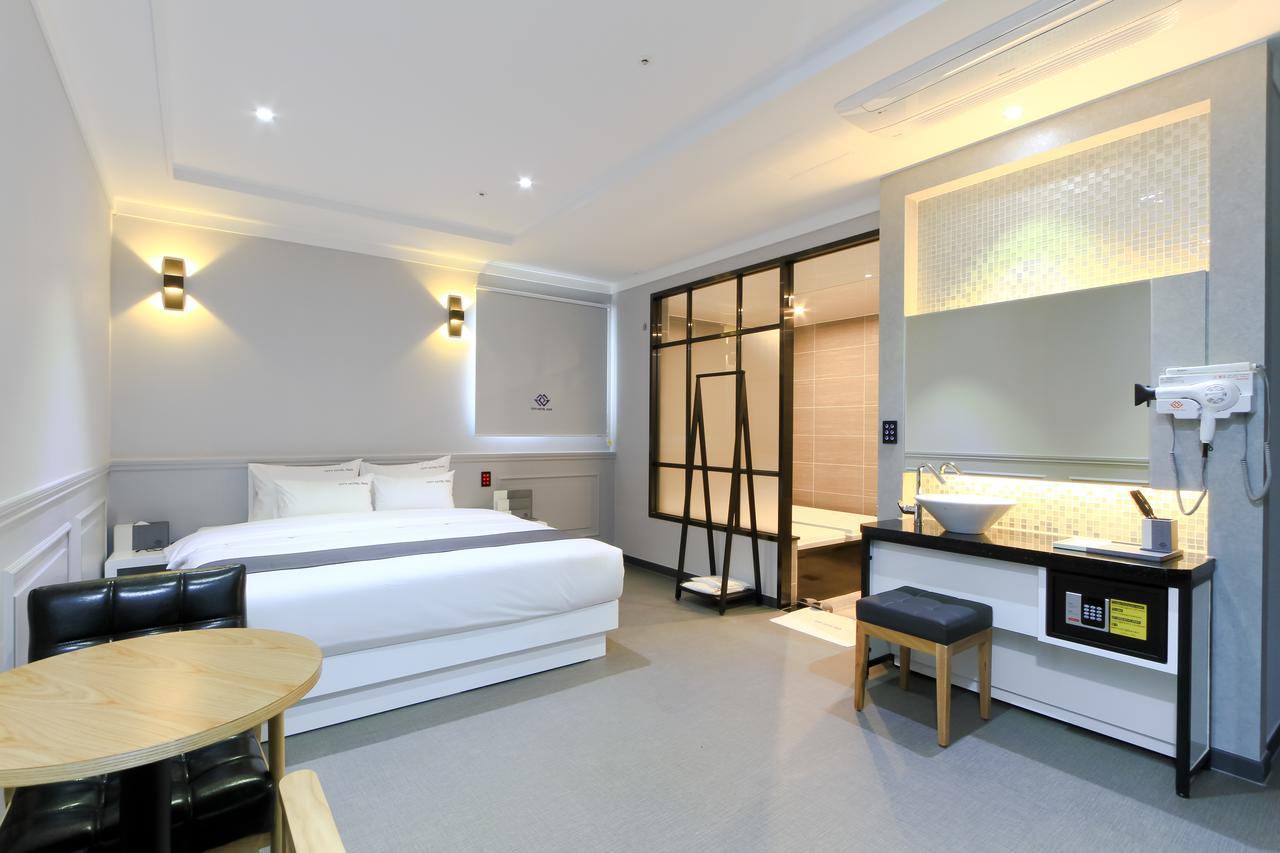City Hotel G&G Busan Bagian luar foto