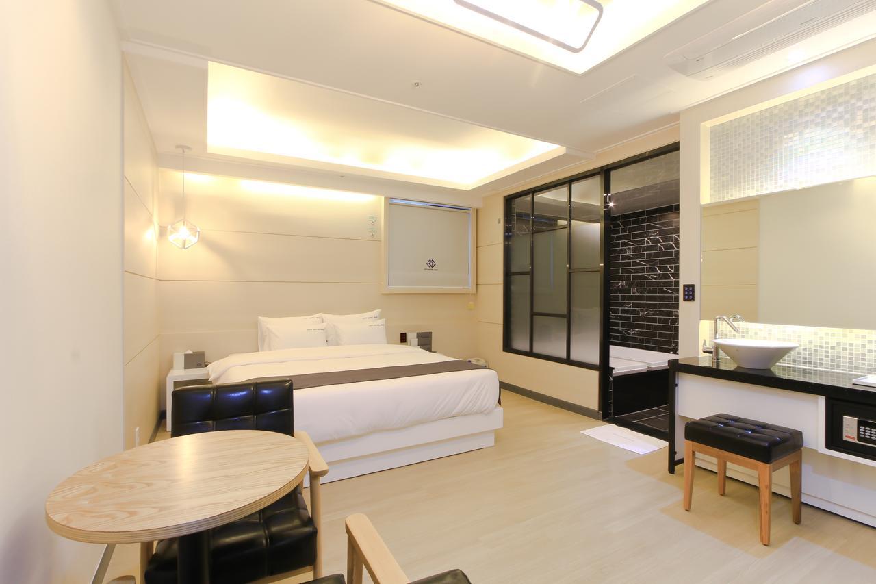 City Hotel G&G Busan Bagian luar foto