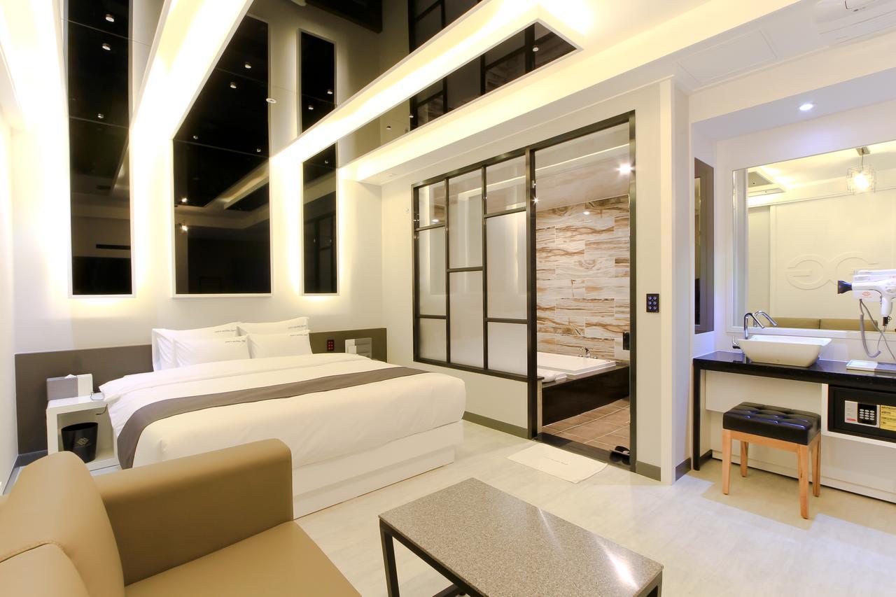 City Hotel G&G Busan Bagian luar foto