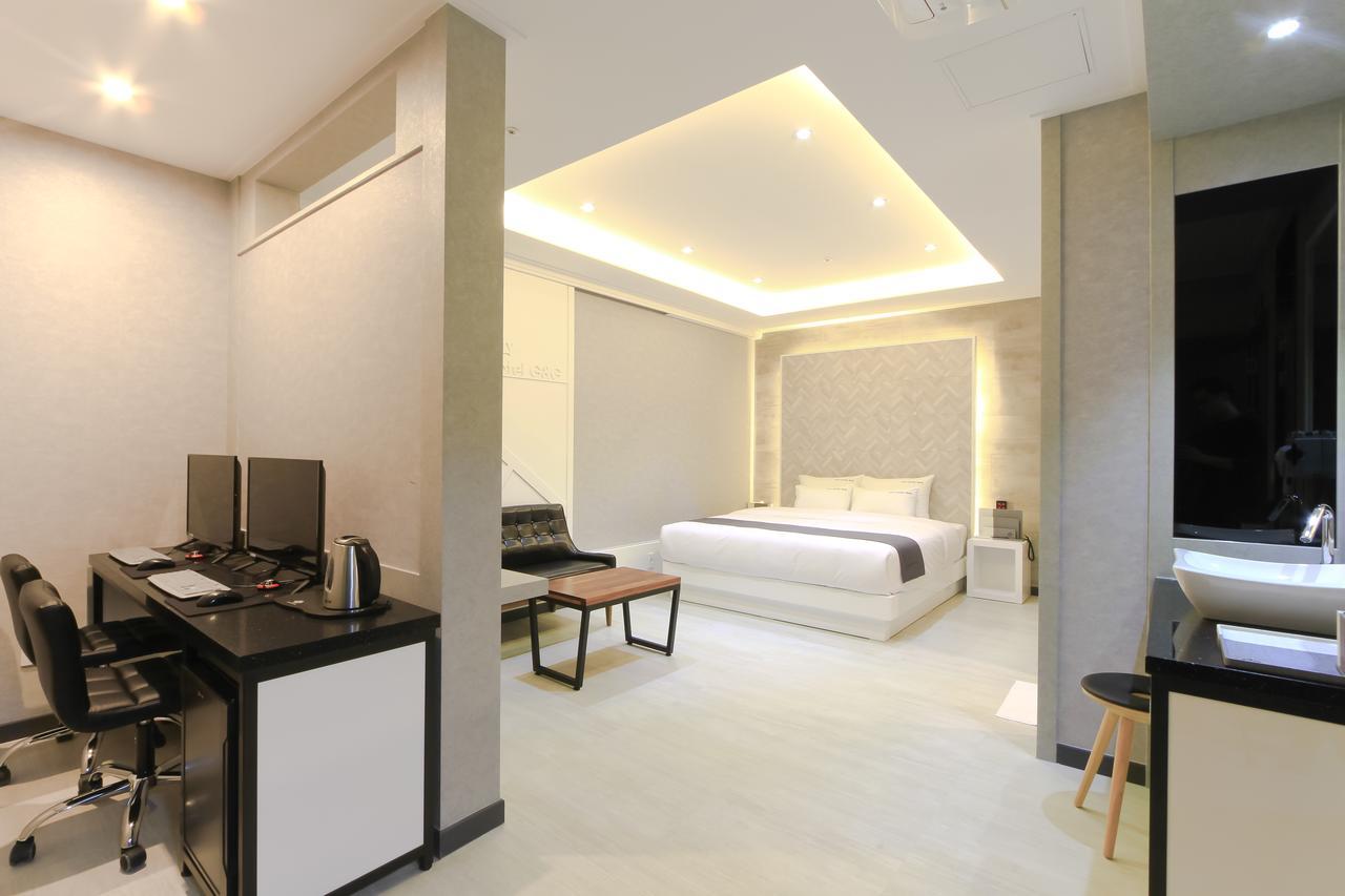 City Hotel G&G Busan Bagian luar foto