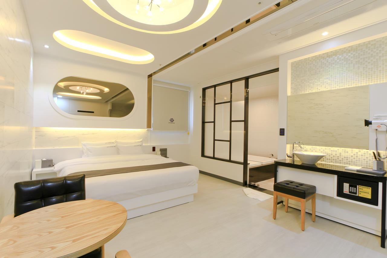 City Hotel G&G Busan Bagian luar foto