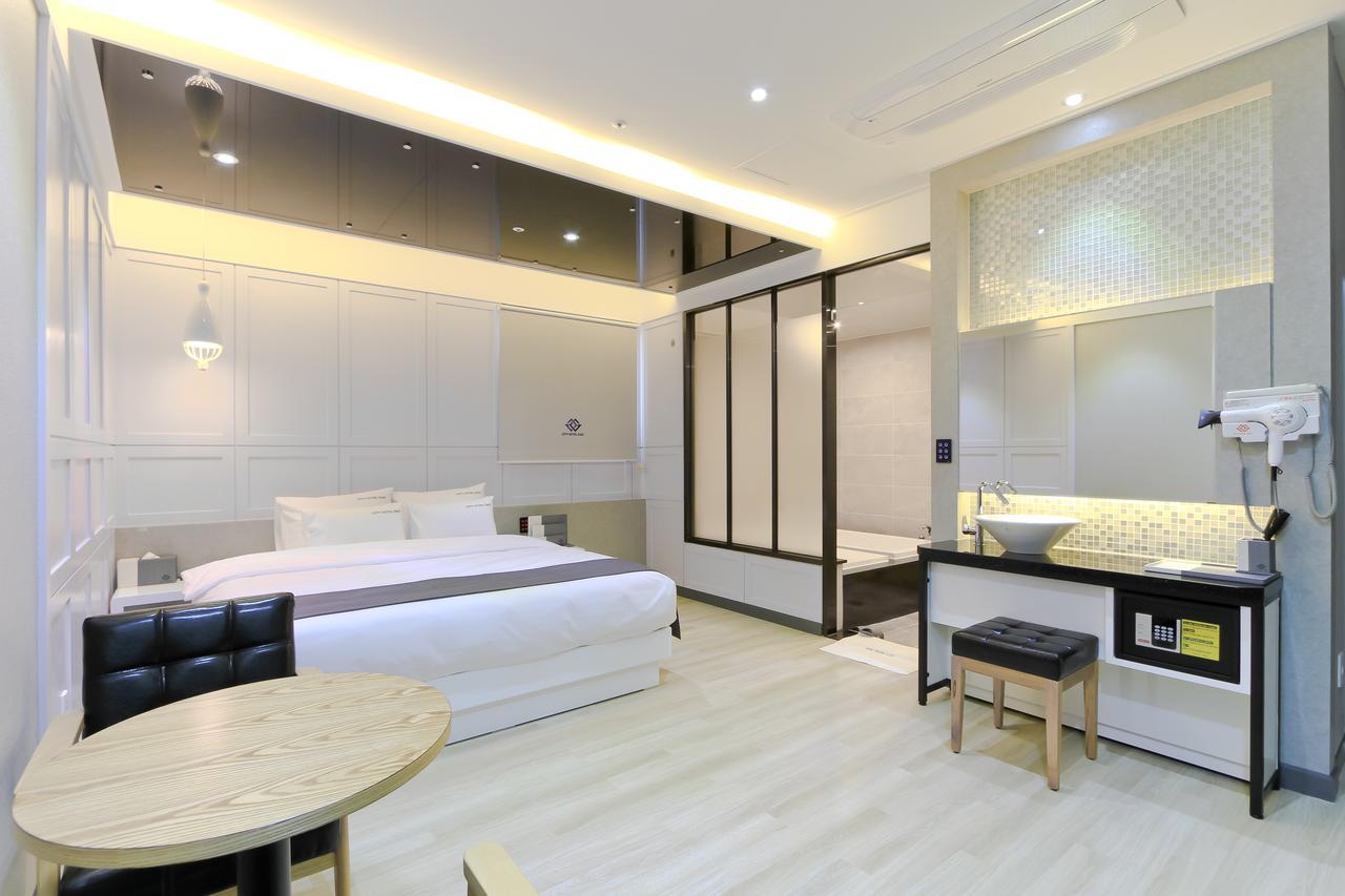 City Hotel G&G Busan Bagian luar foto