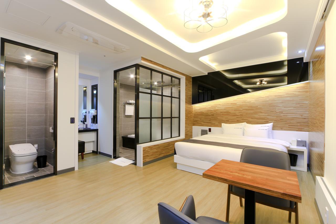 City Hotel G&G Busan Bagian luar foto