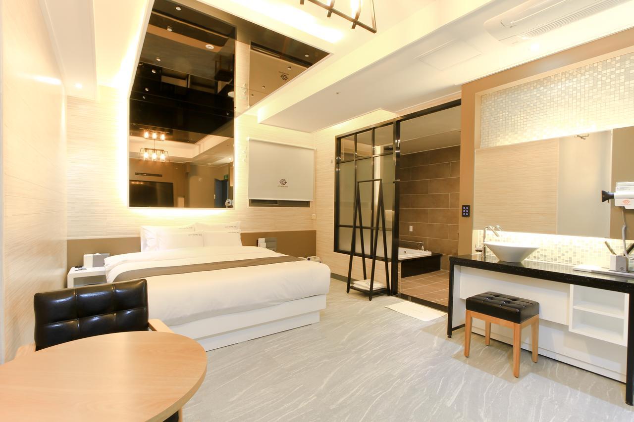 City Hotel G&G Busan Bagian luar foto