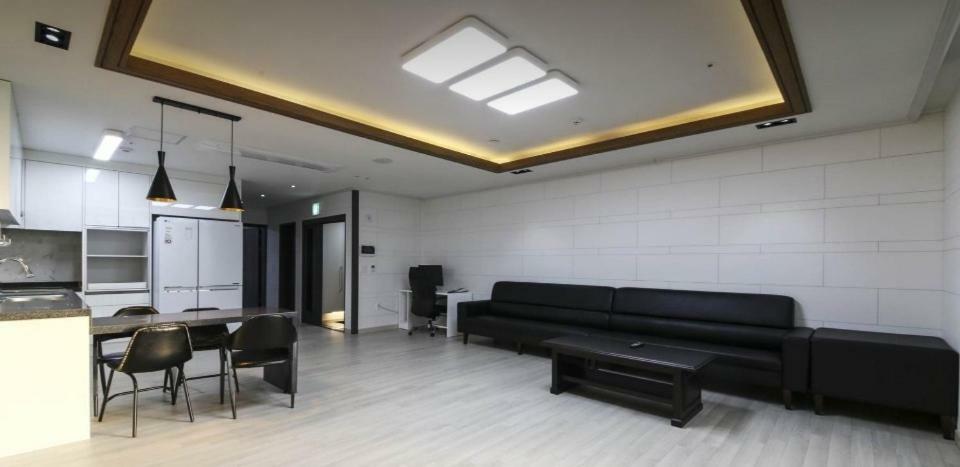 City Hotel G&G Busan Bagian luar foto
