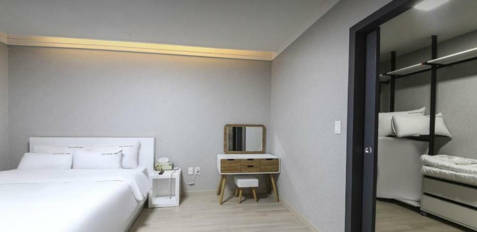 City Hotel G&G Busan Bagian luar foto