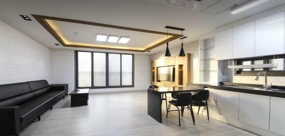 City Hotel G&G Busan Bagian luar foto